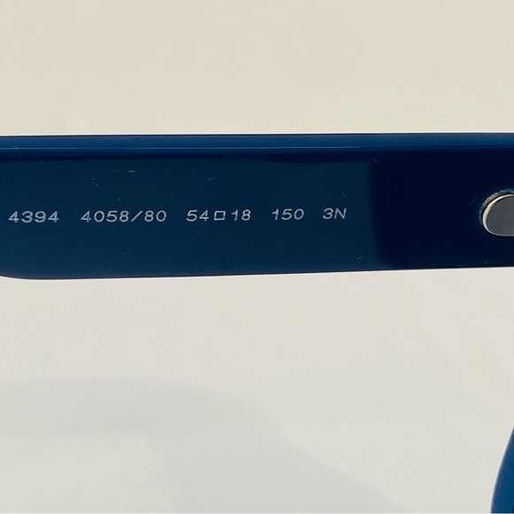 New BURBERRY
Dark Blue Square Men's Sunglasses - Picture 5 of 13